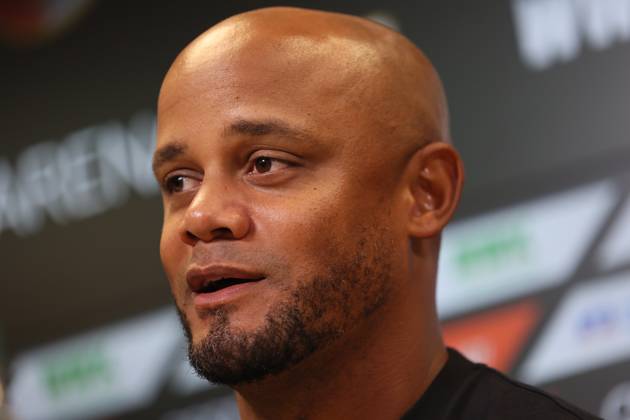 Football, Men, Season 2025 2026, FC Augsburg FC Bayern Munich, Bundesliga, WWK Arena Vincent Kompany, Coach FC Bayern Munich at the press conference after the match Head, Portrait DFL DFB regulations prohibit any use of photographs as image sequences and or quasi video