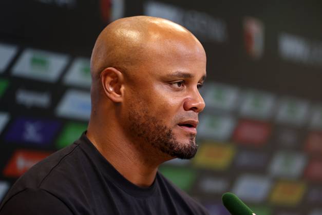 Football, Men, Season 2025 2026, FC Augsburg FC Bayern Munich, Bundesliga, WWK Arena Vincent Kompany, Coach FC Bayern Munich at the press conference after the match Head, Portrait DFL DFB regulations prohibit any use of photographs as image sequences and or quasi video