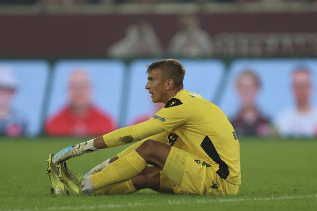 Goalkeeper Hans Christian Bernat Karlsruher SC injured on the ground during the 2 Bundesliga match between Fortuna Düsseldorf and Karlsruher SC, Merkur Spiel Arena on August 30, 2025 in Düsseldorf, Germany Photo by Oliver Kaelke DeFodi Images Goalkeeper Hans Christian Bernat Karlsruher SC injured on the ground during the 2 Bundesliga match between Fortuna Düsseldorf and Karlsruher SC at Merkur Spiel Arena on August 30, 2025 in Düsseldorf, Germany Photo by Oliver Kaelke DeFodi Images Photo by Oliver Kaelke DeFodi Images