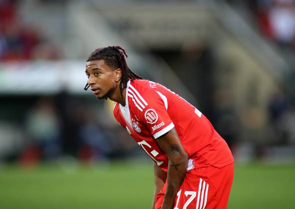 Football, Men, Season 2025 2026, FC Augsburg FC Bayern Munich, Bundesliga, WWK Arena Michael Olise FC Bayern Munich bent forward DFL DFB regulations prohibit any use of photographs as image sequences and or quasi video