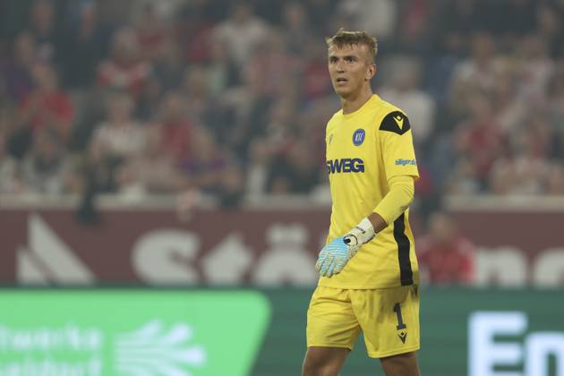 Goalkeeper Hans Christian Bernat Karlsruher SC looks on during the 2 Bundesliga match between Fortuna Düsseldorf and Karlsruher SC, Merkur Spiel Arena on August 30, 2025 in Düsseldorf, Germany Photo by Oliver Kaelke DeFodi Images Goalkeeper Hans Christian Bernat Karlsruher SC looks on during the 2 Bundesliga match between Fortuna Düsseldorf and Karlsruher SC at Merkur Spiel Arena on August 30, 2025 in Düsseldorf, Germany Photo by Oliver Kaelke DeFodi Images Photo by Oliver Kaelke DeFodi Images