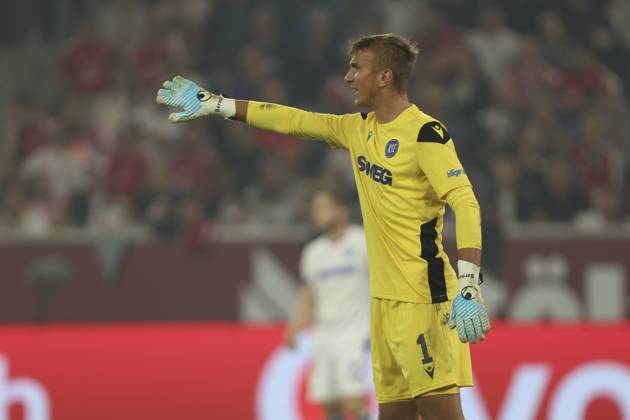 Goalkeeper Hans Christian Bernat Karlsruher SC gestures, gestures during the 2 Bundesliga match between Fortuna Düsseldorf and Karlsruher SC, Merkur Spiel Arena on August 30, 2025 in Düsseldorf, Germany Photo by Oliver Kaelke DeFodi Images Goalkeeper Hans Christian Bernat Karlsruher SC gestures during the 2 Bundesliga match between Fortuna Düsseldorf and Karlsruher SC at Merkur Spiel Arena on August 30, 2025 in Düsseldorf, Germany Photo by Oliver Kaelke DeFodi Images Photo by Oliver Kaelke DeFodi Images