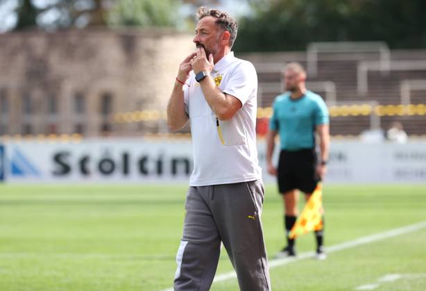 Saturday 30 08 2025, Season 2025 26, Regionalliga West, Matchday 6 at Stadion Rote Erde Dortmund, BVB Borussia Dortmund II Borussia Mönchengladbach U23, Daniel Rios coach, BVB II gives instructions to his team
