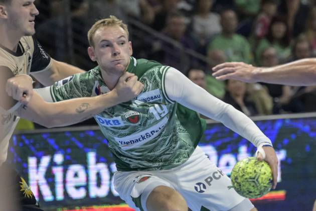 in the picture from l Mathias Gidsel Fuechse Berlin , action, fight, fights for the ball, GER, Berlin, handball, Fuechse Berlin vs Bergischer HC, DAIKIN Handball Bundesliga, in the Max Schmeling Halle, 31 08 2025, Copyright: HMBxMedia UwexKoch