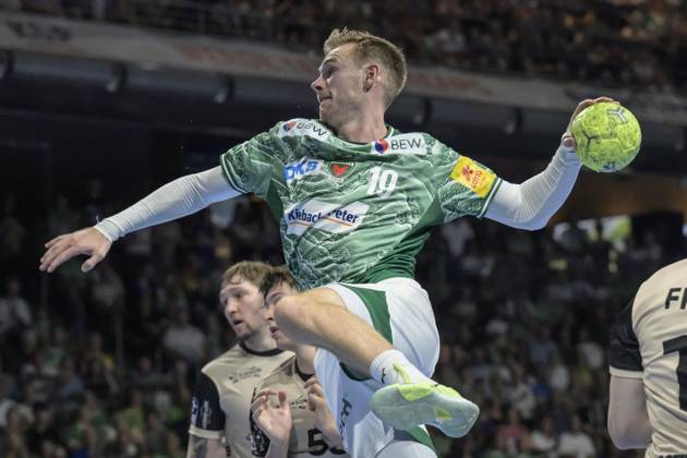 in the picture from l Mathias Gidsel Fuechse Berlin , action, fight, fights for the ball, GER, Berlin, handball, Fuechse Berlin vs Bergischer HC, DAIKIN Handball Bundesliga, in the Max Schmeling Halle, 31 08 2025, Copyright: HMBxMedia UwexKoch
