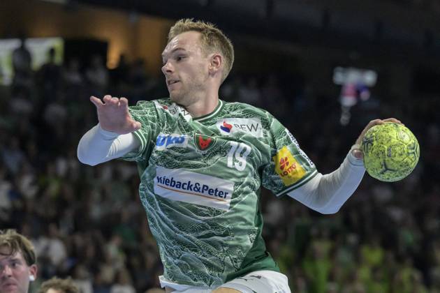 in the picture from l Mathias Gidsel Fuechse Berlin , action, fight, fights for the ball, GER, Berlin, handball, Fuechse Berlin vs Bergischer HC, DAIKIN Handball Bundesliga, in the Max Schmeling Halle, 31 08 2025, Copyright: HMBxMedia UwexKoch