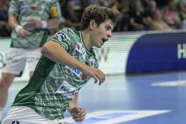 in the picture from l Leo Prantner Fuechse Berlin , action, fight, fights for the ball, goal, hit, jubilation, goal celebration, joy, enthusiasm, celebrates, GER, Berlin, handball, Fuechse Berlin vs Bergischer HC, DAIKIN Handball Bundesliga, in the Max Schmeling Halle, 31 08 2025, Copyright: HMBxMedia UwexKoch