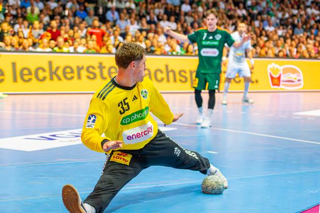 Joel Birlehm TSV Hannover Burgdorf, Nr 35 L R , TSV Hannover Burgdorf green against HC Alkaloid white 1 Matchday of Qualification Round 1 EHF European League 2025 2026 31 08 2025, Swiss Life Hall Hannover, GER , Copyright: xJanxGuentherx xTSVxHannover-Burgdorfx