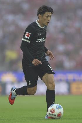 Yuito Suzuki SC Freiburg in action, on the ball, individual action during the Bundesliga match between 1 FC Köln and Sport Club Freiburg, RheinEnergieSTADION on August 31, 2025 in Cologne, Germany Photo by Oliver Kaelke DeFodi Images Yuito Suzuki SC Freiburg controls the ball during the Bundesliga match between 1 FC Köln and Sport Club Freiburg at RheinEnergieSTADION on August 31, 2025 in Köln, Germany Photo by Oliver Kaelke DeFodi Images DFL regulations prohibit any use of photographs as image sequences and or quasi video Photo by Oliver Kaelke DeFodi Images