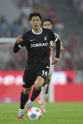 Yuito Suzuki SC Freiburg in action, on the ball, individual action during the Bundesliga match between 1 FC Köln and Sport Club Freiburg, RheinEnergieSTADION on August 31, 2025 in Cologne, Germany Photo by Oliver Kaelke DeFodi Images Yuito Suzuki SC Freiburg controls the ball during the Bundesliga match between 1 FC Köln and Sport Club Freiburg at RheinEnergieSTADION on August 31, 2025 in Köln, Germany Photo by Oliver Kaelke DeFodi Images DFL regulations prohibit any use of photographs as image sequences and or quasi video Photo by Oliver Kaelke DeFodi Images