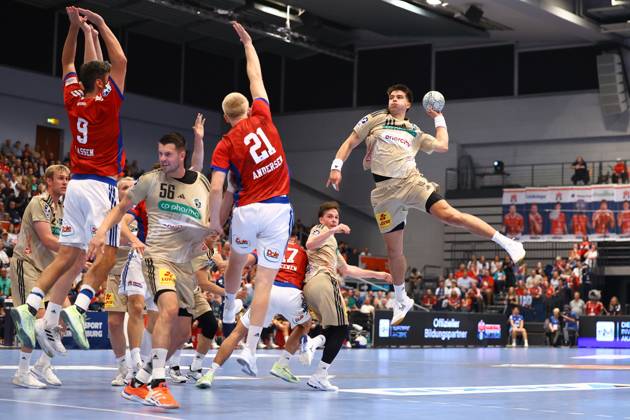 10 Renars Uscins TSV Hannover Burgdorf Handball I Men I Bundesliga Daikin HBL I Season 2025 2026 I 2 Matchday I HSV Hamburg TSV Hannover Burgdorf I 03 09 2025 I Sporthalle Hamburg