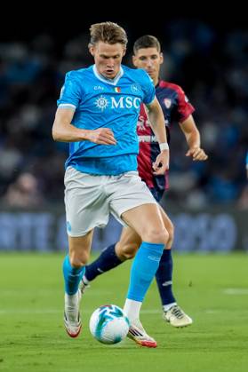 Scott McTominay of SSC Napoli in action during the Serie A match between SSC Napoli and Cagliari Calcio at Stadio Diego Armando Maradona Naples Italy on 30 August 2025. Naples Stadio Diego Armando Maradona Naples Italy Copyright: xPhotoxGoalxPixx SP24-1230-043