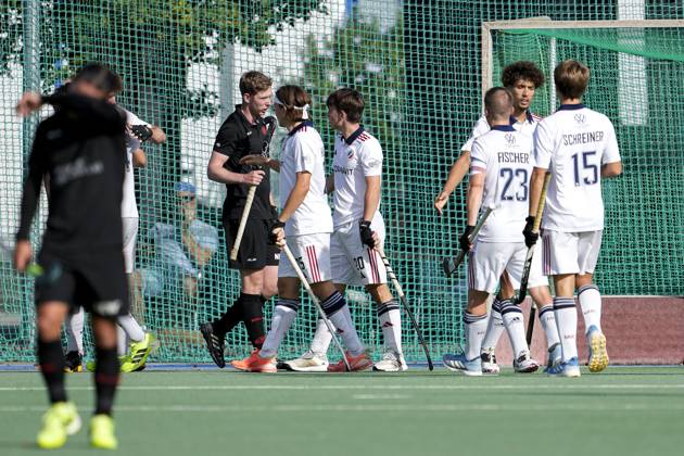 Players of Mannheimer HC MHC , celebrate the goal, celebrate the goal, goal, celebration, cheer, cheers about the goal, rejoicing, joy, rejoices, optimistic, positive, game scene, highlight, action, 06 09 2025, Mannheim Germany , Hockey, 1 Bundesliga, Men, Mannheimer HC Gladbacher HTC xozx