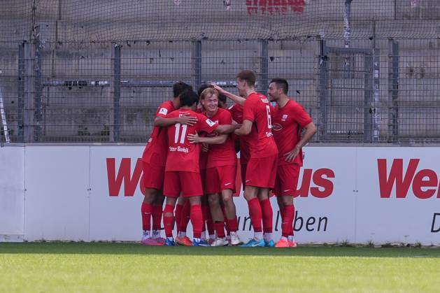 Goal celebration, Emotions, Goal shot, Conclusion, Goal success, Goal scored by Mainz after a corner kick , Germany, Football, Regionalliga Südwest, Matchday 6, 2025 2026, SC Freiburg II vs TSV Schott Mainz, 07 09 2025, Dreisamstadion, Freiburg, Germany DFB REGULATIONS PROHIBIT ANY USE OF PHOTOGRAPHS AS IMAGE SEQUENCES AND OR QUASI VIDEO Freiburg Dreisamstadion Baden Wuerttemberg Germany Copyright: xArnexAmbergx