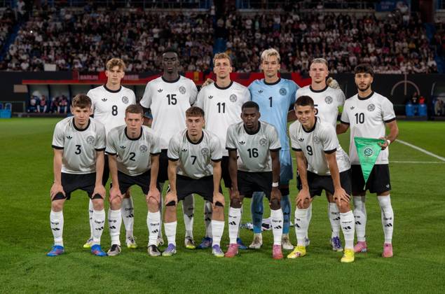 Soccer, Youth, Season 2025 26, U21, European Championship Qualification Group F 3 Matchday in Rostock, Germany Latvia, Team photo Team photo, back f l Aljoscha Kemlein, Joshua Quarshie, Nelson Weiper, Goalkeeper Mio Backhaus Finn Jeltsch, Muhammed Damar, front f l , Lukas Ullrich, Elias Baum, Brajan Gruda, Noel Aseko, Nicolo Tresoldi all U21, Germany , 09 09 2025, Copyright: xMatthiasxKochx