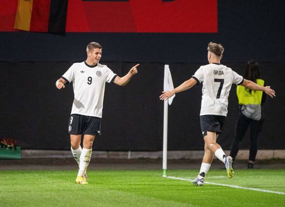 Soccer, Youth, Season 2025 26, U21, European Championship Qualification Group F 3 Matchday in Rostock, Germany Latvia, f l Nicolo Tresoldi U21, Germany , Brajan Gruda U21, Germany , Cheering after scoring 3 0, 09 09 2025, Copyright: xMatthiasxKochx