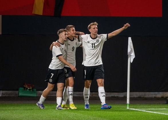 Soccer, Youth, Season 2025 26, U21, European Championship Qualification Group F 3 Matchday in Rostock, Germany Latvia, f l Brajan Gruda U21, Germany , Nicolo Tresoldi U21, Germany , Nelson Weiper U21, Germany , Celebration after goal to 3 0, 09 09 2025, Copyright: xMatthiasxKochx
