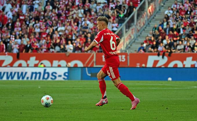 30 08 25 FC Augsburg FC Bayern Munich Germany, Augsburg, 30 08 2025, Football, Bundesliga, FC Augsburg FC Bayern Munich 2 3 Joshua Kimmich FC Bayern Munich