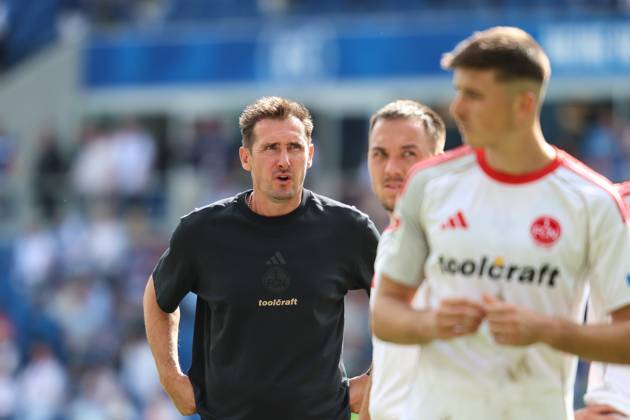 Miroslav Klose 1 FC Nuernberg, Head Coach after the match with the fans, GER, Karlsruher SC vs 1 FC Nuernberg, 2 Bundesliga, Matchday 5, 2025 2026, 13 09 2025, DFL REGULATES PROHIBIT ANY USE OF PHOTOGRAPHS AS IMAGE SEQUENCES AND OR QUASI VIDEO, GER, Karlsruher SC vs 1 FC Nuernberg, 2 Bundesliga, Matchday 5, 2025 2026, 13 09 2025 Karlsruhe Copyright: xEibner-Pressefoto JanxPrihodax EP_JPA