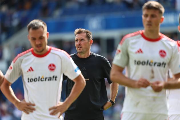 Miroslav Klose 1 FC Nuernberg, Head Coach after the defeat with the fans, GER, Karlsruher SC vs 1 FC Nuernberg, 2 Bundesliga, Matchday 5, 2025 2026, 13 09 2025, DFL REGULATES PROHIBIT ANY USE OF PHOTOGRAPHS AS IMAGE SEQUENCES AND OR QUASI VIDEO, GER, Karlsruher SC vs 1 FC Nuernberg, 2 Bundesliga, Matchday 5, 2025 2026, 13 09 2025 Karlsruhe Copyright: xEibner-Pressefoto JanxPrihodax EP_JPA