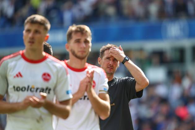 Miroslav Klose 1 FC Nuernberg, Head Coach with the fans after the match, GER, Karlsruher SC vs 1 FC Nuernberg, 2 Bundesliga, Matchday 5, 2025 2026, 13 09 2025, DFL REGULATES PROHIBIT ANY USE OF PHOTOGRAPHS AS IMAGE SEQUENCES AND OR QUASI VIDEO, GER, Karlsruher SC vs 1 FC Nuernberg, 2 Bundesliga, Matchday 5, 2025 2026, 13 09 2025 Karlsruhe Copyright: xEibner-Pressefoto JanxPrihodax EP_JPA