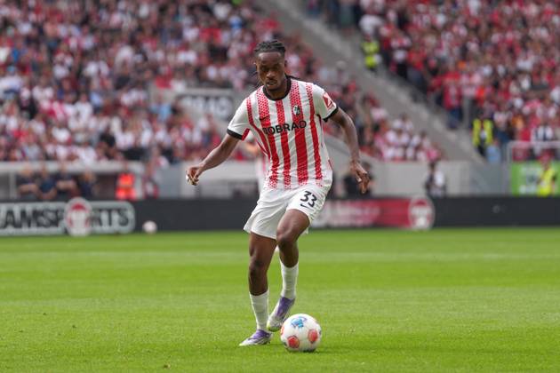 Jordy Makengo SC Freiburg, 33 on the ball , Germany, Soccer, 1 Bundesliga, Matchday 3, 2025 2026, SC Freiburg vs VfB Stuttgart, 13 09 2025, Europa Park Stadion, Freiburg, Germany DFL REGULATIONS PROHIBIT ANY USE OF PHOTOGRAPHS AS IMAGE SEQUENCES AND OR QUASI VIDEO Freiburg Europa Park Stadion Baden Württemberg Germany Copyright: xArnexAmbergx