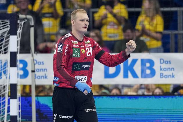 David Späth Goalkeeper, RNL, 29 , single picture, single photo, action, action, cheer, cheering, celebration, joy, rejoice, rejoicing, confident, optimistic, positive, game scene, 13 09 2025, Mannheim Germany , Handball, Bundesliga, Rhein Neckar Löwen ThSV Eisenach xozx