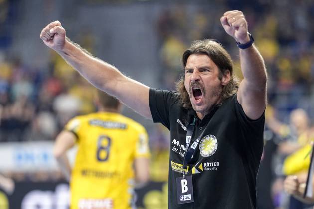 Sebastian Hinze coach, head coach, ThSV , single picture, single photo, action, action, cheer, cheers, celebration, joy, rejoice, rejoicing, confident, optimistic, positive, game scene, 13 09 2025, Mannheim Germany , Handball, Bundesliga, Rhein Neckar Löwen ThSV Eisenach xozx