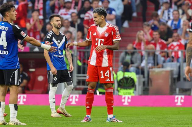 Goal celebration by Luis Diaz 14 FC Bayern Muenchen to 4 0, FC Bayern Muenchen vs Hamburger SV, Football, 3 Bundesliga, 3 Matchday, 13 09 2025 DFB regulations prohibit any use of photographs as image sequences and or quasi video Muenchen Bayern Germany Copyright: xkolbert-press ChristianxKolbertx
