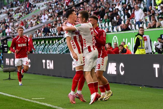 Isak Johannesson 1 FC Koeln celebrates after scoring his team™s second goal with teammates during the Bundesliga match between VfL Wolfsburg and 1 FC Köln, Volkswagen Arena on September 13, 2025 in Wolfsburg, Germany, Germany Photo by Ralf Treese DeFodi Images Isak Johannesson 1 FC Koeln celebrates after scoring his team™s second goal with teammates during the Bundesliga match between VfL Wolfsburg and 1 FC Köln at Volkswagen Arena on September 13, 2025 in Wolfsburg, Germany Photo by Ralf Treese DeFodi Images DFL regulations prohibit any use of photographs as image sequences and or quasi video Photo by Ralf Treese DeFodi Images