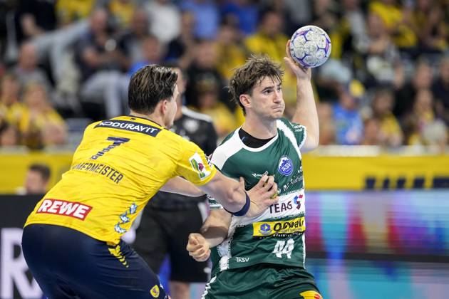 v li Robert Timmermeister RNL, 7 , Stephan Seitz ThSV, 44 , duel, duel, tackle, tackling, dynamics, action, action, 13 09 2025, Mannheim Germany , Handball, Bundesliga, Rhein Neckar Löwen ThSV Eisenach xozx