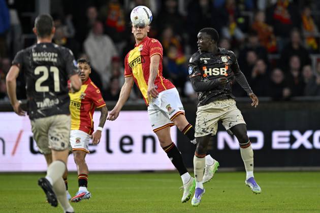 DEVENTER - (l-r) Joris Kramer of Go Ahead Eagles, Aurelio Oehlers of FC Volendam during the Dutch Eredivisie match between Go Ahead Eagles and FC Volendam at De Adelaarshorst on September 13, 2025, in Deventer, Netherlands. ANP Eredivisie 2025-2026 xVIxANPxSportx xxANPxIVx 536140354 originalFilename: 536140354