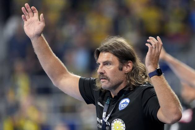 Sebastian Hinze coach, head coach, ThSV , gives instructions, gestures, gesticulates with arms, single picture, single photo, action, action, 13 09 2025, Mannheim Germany , Handball, Bundesliga, Rhein Neckar Löwen ThSV Eisenach xozx