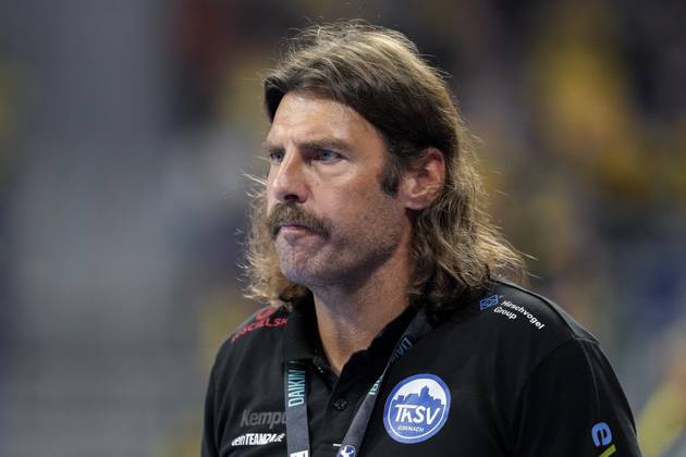 Sebastian Hinze coach, head coach, ThSV , single picture, single photo, action, action, 13 09 2025, Mannheim Germany , Handball, Bundesliga, Rhein Neckar Löwen ThSV Eisenach xozx