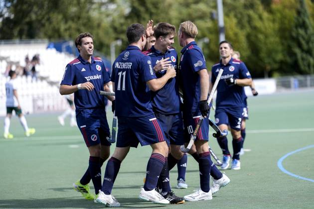 Players of Mannheimer HC MHC , celebrate the goal, celebrate the goal, goal, celebration, cheer, cheers about the goal, rejoicing, joy, rejoices, optimistic, positive, game scene, highlight, action, 14 09 2025, Mannheim Germany , Hockey, 1 Bundesliga, Men, Mannheimer HC HTC Uhlenhorst Mülheim xozx