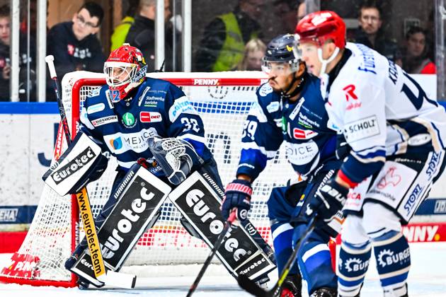Hendrik Hane Iserlohn Roosters, 32 Colin Ugbekile Iserlohn Roosters, 79 Alexander Karachun Schwenninger Wild Wings, 47 , GER, Iserlohn Roosters vs Schwenninger Wild Wings, Ice Hockey, Penny DEL, 02 Matchday, Season 2025 2026, 14 09 2025, GER, Iserlohn Roosters vs Schwenninger Wild Wings, Ice Hockey, Penny DEL, 02 Matchday, Season 2025 2026, 14 09 2025 Iserlohn Copyright: xJonasxBrockmann Eibner-Pressefotx EP_JBN