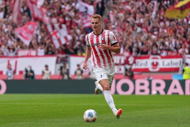 Philipp Lienhart SC Freiburg, 03 on the ball , Germany, Soccer, 1 Bundesliga, Matchday 3, 2025 2026, SC Freiburg vs VfB Stuttgart, 13 09 2025, Europa Park Stadion, Freiburg, Germany DFL REGULATIONS PROHIBIT ANY USE OF PHOTOGRAPHS AS IMAGE SEQUENCES AND OR QUASI VIDEO Freiburg Europa Park Stadion Baden Württemberg Germany Copyright: xArnexAmbergx