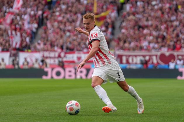 Philipp Lienhart SC Freiburg, 03 on the ball , Germany, Soccer, 1 Bundesliga, Matchday 3, 2025 2026, SC Freiburg vs VfB Stuttgart, 13 09 2025, Europa Park Stadion, Freiburg, Germany DFL REGULATIONS PROHIBIT ANY USE OF PHOTOGRAPHS AS IMAGE SEQUENCES AND OR QUASI VIDEO Freiburg Europa Park Stadion Baden Württemberg Germany Copyright: xArnexAmbergx