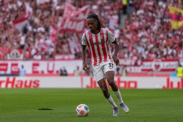 Jordy Makengo SC Freiburg, 33 on the ball , Germany, Soccer, 1 Bundesliga, Matchday 3, 2025 2026, SC Freiburg vs VfB Stuttgart, 13 09 2025, Europa Park Stadion, Freiburg, Germany DFL REGULATIONS PROHIBIT ANY USE OF PHOTOGRAPHS AS IMAGE SEQUENCES AND OR QUASI VIDEO Freiburg Europa Park Stadion Baden Württemberg Germany Copyright: xArnexAmbergx