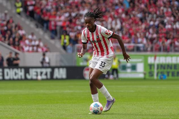 Jordy Makengo SC Freiburg, 33 on the ball , Germany, Soccer, 1 Bundesliga, Matchday 3, 2025 2026, SC Freiburg vs VfB Stuttgart, 13 09 2025, Europa Park Stadion, Freiburg, Germany DFL REGULATIONS PROHIBIT ANY USE OF PHOTOGRAPHS AS IMAGE SEQUENCES AND OR QUASI VIDEO Freiburg Europa Park Stadion Baden Württemberg Germany Copyright: xArnexAmbergx