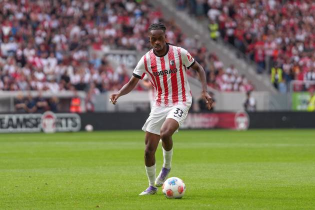 Jordy Makengo SC Freiburg, 33 on the ball , Germany, Soccer, 1 Bundesliga, Matchday 3, 2025 2026, SC Freiburg vs VfB Stuttgart, 13 09 2025, Europa Park Stadion, Freiburg, Germany DFL REGULATIONS PROHIBIT ANY USE OF PHOTOGRAPHS AS IMAGE SEQUENCES AND OR QUASI VIDEO Freiburg Europa Park Stadion Baden Württemberg Germany Copyright: xArnexAmbergx