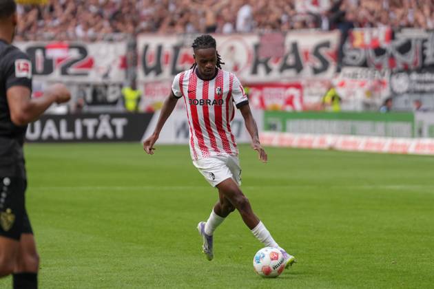 Jordy Makengo SC Freiburg, 33 on the ball , Germany, Soccer, 1 Bundesliga, Matchday 3, 2025 2026, SC Freiburg vs VfB Stuttgart, 13 09 2025, Europa Park Stadion, Freiburg, Germany DFL REGULATIONS PROHIBIT ANY USE OF PHOTOGRAPHS AS IMAGE SEQUENCES AND OR QUASI VIDEO Freiburg Europa Park Stadion Baden Württemberg Germany Copyright: xArnexAmbergx
