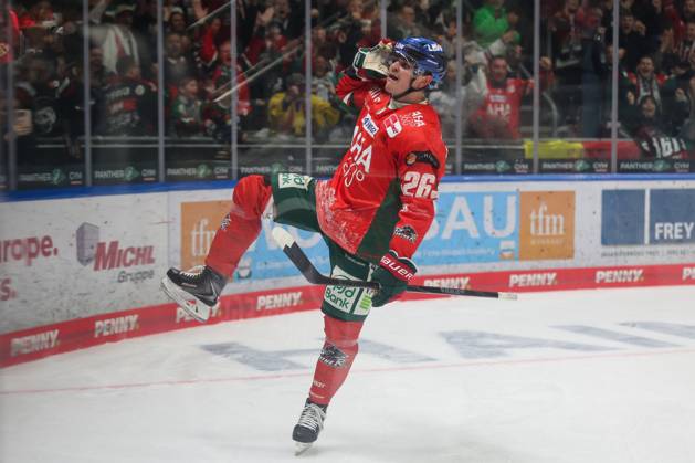 Goal celebration of Alexander Blank 26 Augsburger Panther to 1 0, Augsburger Panther vs Adler Mannheim, 2 Spieltag, Eishockey, Penny DEL, 14 09 2025 Augsburg Bayern Germany Copyright: xkolbert-press DunjaxDietrichx