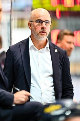 Stefan Nyman Head Coach, Headcoach, Iserlohn Roosters , GER, Iserlohn Roosters vs Schwenninger Wild Wings, Ice Hockey, Penny DEL, 02 Matchday, Season 2025 2026, 14 09 2025, GER, Iserlohn Roosters vs Schwenninger Wild Wings, Ice Hockey, Penny DEL, 02 Matchday, Season 2025 2026, 14 09 2025 Iserlohn Copyright: xJonasxBrockmann Eibner-Pressefotx EP_JBN