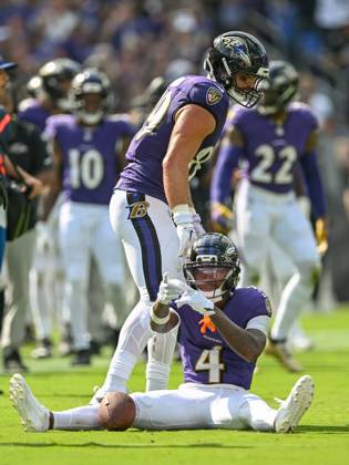 Baltimore Ravens wide receiver Zay Flowers celebrates a first down catch against the Cleveland Browns during the third quarter of the Ravens home opener at M&T Bank Stadium in Baltimore, Maryland, on Sunday, September 14, 2025.  BAL20250914139 DAVIDxTULIS