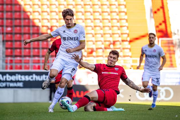Football 3 Liga FC Ingolstadt 04 SV Wehen Wiesbaden 20 09 25, Jonas Scholz Ingolstadt , Donny Bogicevic SVWW