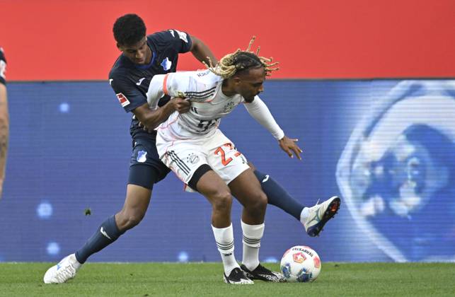 duel, action Bernardo TSG 1899 Hoffenheim 13 vs Sacha Boey FC Bayern Muenchen FCB 23 TSG 1899 Hoffenheim vs FC Bayern Muenchen FCB 20 09 2025 DFL REGULATIONS PROHIBIT ANY USE OF PHOTOGRAPHS AS IMAGE SEQUENCES AND OR QUASI VIDEO TSG 1899 Hoffenheim vs FC Bayern Muenchen FCB