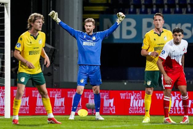 SITTARD - Fortuna Sittard goalkeeper Mattijs Branderhorst during the Dutch Eredivisie match between Fortuna Sittard and FC Utrecht at the Fortuna Sittard Stadium on September 20, 2025, in Sittard, Netherlands. ANP TOBIAS KLEUVER Eredivisie 2025 26 xVIxANPxSportx xxANPxIVx 537013533 originalFilename: 537013533