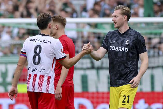 Maximilian Eggestein (SC Freiburg) und Torhueter Florian Mueller (SC Freiburg) jubeln, Bundesliga, SV Werder Bremen v Club Freiburg, Weserstadion am 20. September 2025 in Bremen, Deutschland. (Foto von Marco Steinbrenner DeFodi Images) Maximilian Eggestein (SC Freiburg) und Torhueter Florian Mueller (SC Freiburg) cheer, Bundesliga, SV Werder Bremen v Sport-Club Freiburg, Weserstadion, September 20, 2025 in Bremen, Germany. (Photo by Marco Steinbrenner DeFodi Images) DFL regulations prohibit any use of photographs as image sequences and or quasi-video. Maximilian Eggestein SC Freiburg and goalkeeper Florian Mueller SC Freiburg cheer, Bundesliga, SV Werder Bremen v Sport Club Freiburg, Weserstadion, September 20, 2025 in Bremen, Germany Photo by Marco Steinbrenner DeFodi Images Maximilian Eggestein SC Freiburg and goalkeeper Florian Mueller SC Freiburg cheer, Bundesliga, SV Werder Bremen v Sport Club Freiburg, Weserstadion, September 20, 2025 in Bremen, Germany Photo by Marco Steinbrenner DeFodi Images DFL regulations prohibit any use of photographs as image sequences and or quasi video
