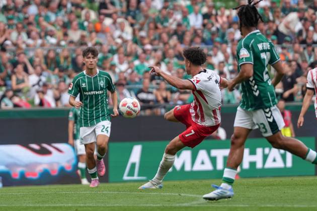 Derry Scherhant SC Freiburg, 07 on the ball , Germany, Football, 1 Bundesliga, Matchday 4, 2025 2026, SV Werder Bremen vs SC Freiburg, 20 09 2025, Weserstadion, Bremen, Germany DFL REGULATIONS PROHIBIT ANY USE OF PHOTOGRAPHS AS IMAGE SEQUENCES AND OR QUASI VIDEO Bremen Weserstadion Bremen Germany Copyright: xArnexAmbergx